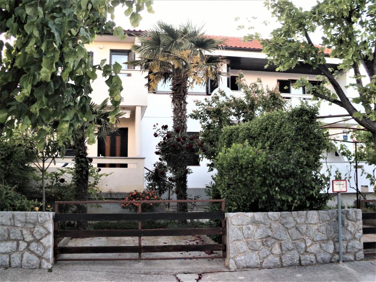 Apartments Nevenka Krk Town Exterior photo
