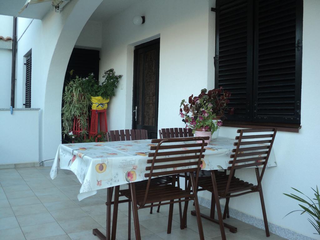Apartments Nevenka Krk Town Exterior photo